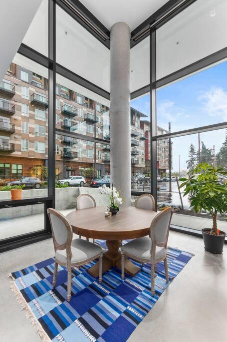 Airy And Open Corner Loft - 92 Walkscore Redmond Extérieur photo