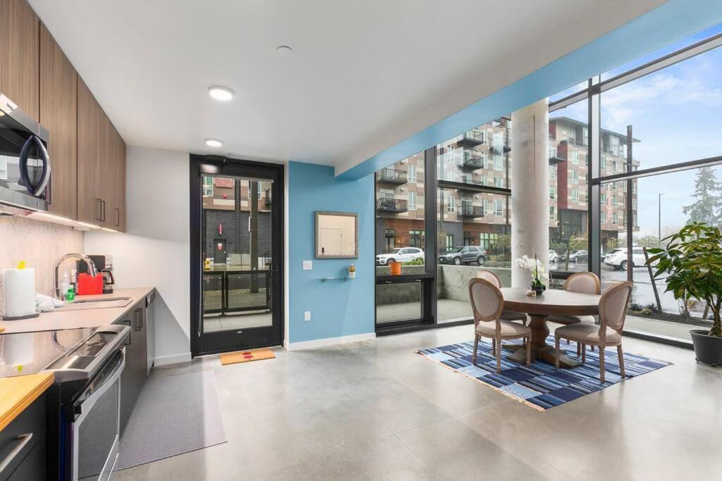 Airy And Open Corner Loft - 92 Walkscore Redmond Extérieur photo