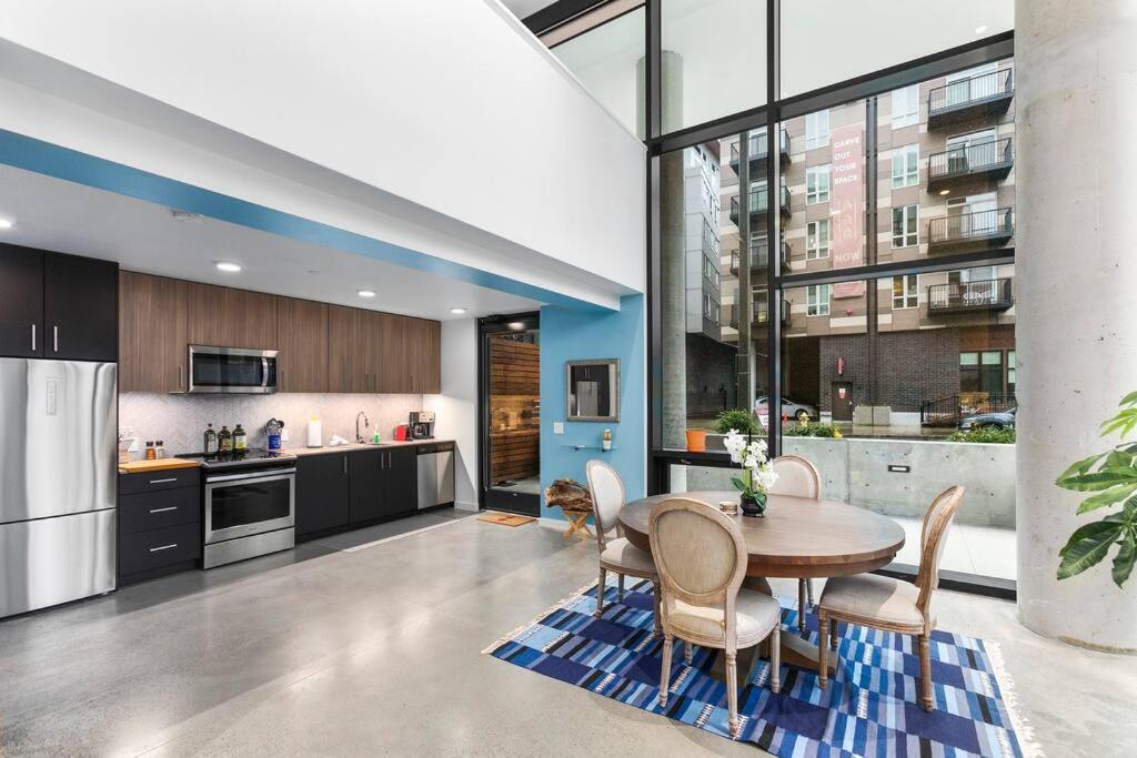 Airy And Open Corner Loft - 92 Walkscore Redmond Extérieur photo