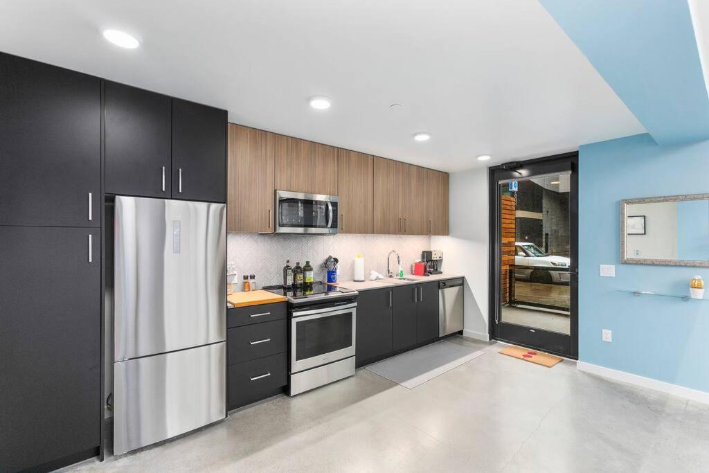 Airy And Open Corner Loft - 92 Walkscore Redmond Extérieur photo